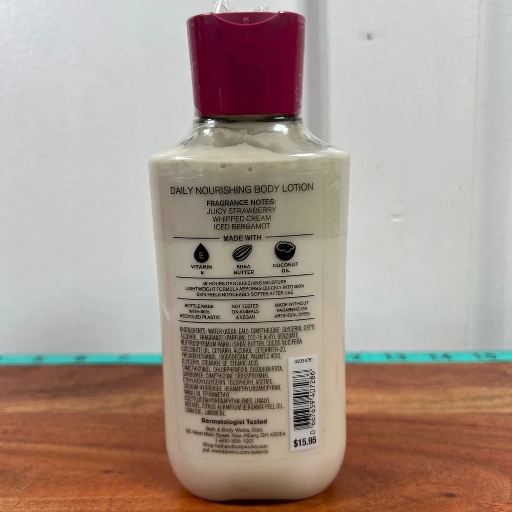 Bath & Body Works Strawberry Snowflakes Daily Nourishing Body Lotion 8oz New